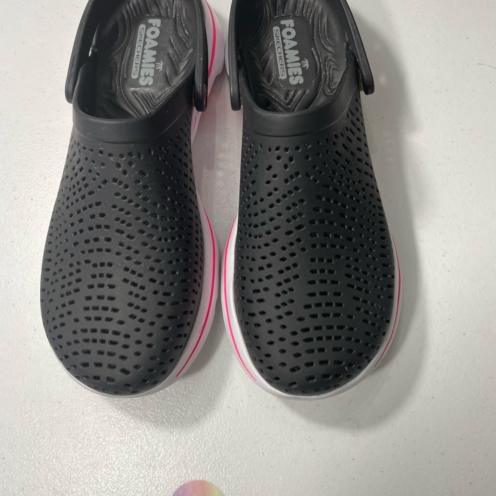 Skechers Foamies Womens ULTRA GO Black and Pink Clogs Size 11 SB-40